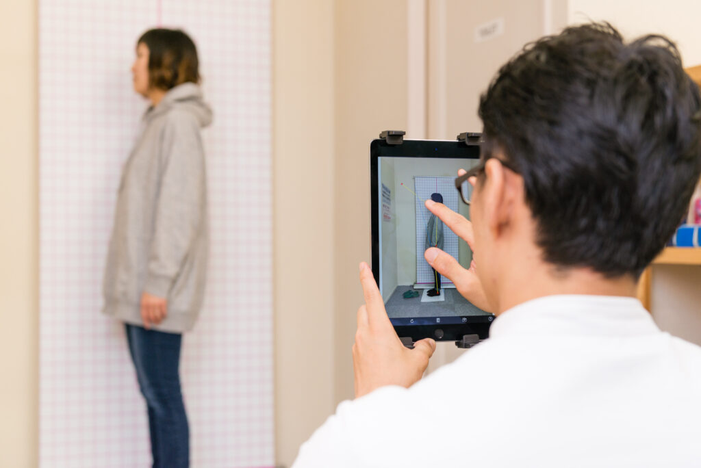 猫背矯正・姿勢矯正の施術イメージ