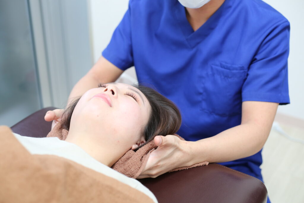 小顔矯正の施術イメージ